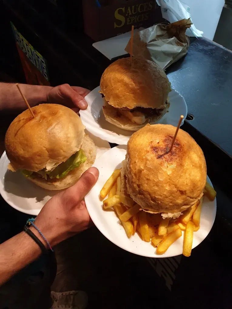 Panini gourmet con hamburger Black Angus del St James Pub