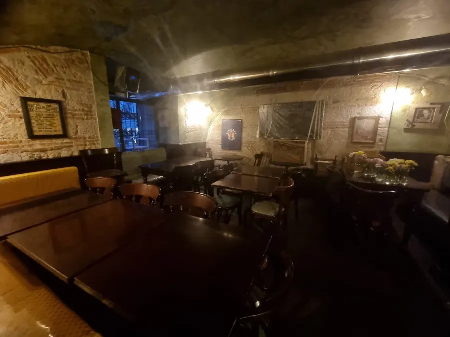 La sala interna del St James Pub